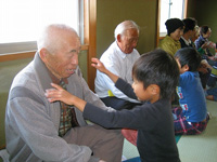 愛の日 湯崎地区ふれあいいきいきサロン写真002